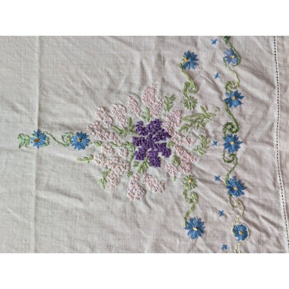 Vintage White Linen Hand Towel With Purple Floral Embroidery 14"x18" - Picture 2 of 4